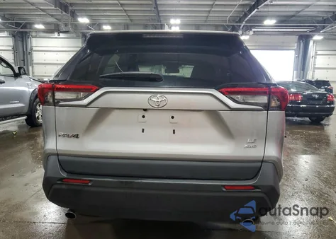 2021 Toyota Rav4 Le z USA, uszkodzony, nr VIN 2T3F1RFV1MC221320